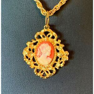 Vintage Lady Cameo Pendant with Chain, in Gold tone, Unmarked